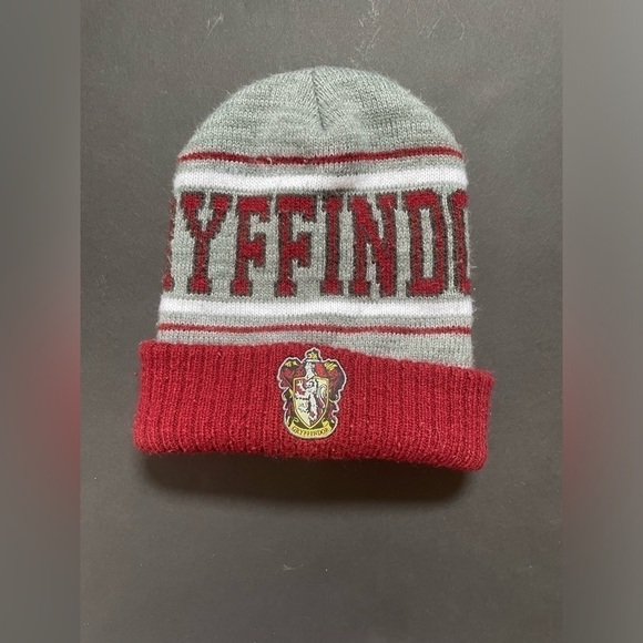 Harry Potter Gryffindor Hat w/ Crest Patch Knit Beanie - Picture 1 of 9